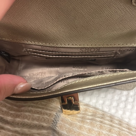 Brand new Michael Kors sparkly gold purse that’s perfect for the holidays! - Picture 3 of 3